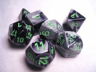 Ensemble de 7 Dés Gemini Noir/Gris Avec Chiffres Verts